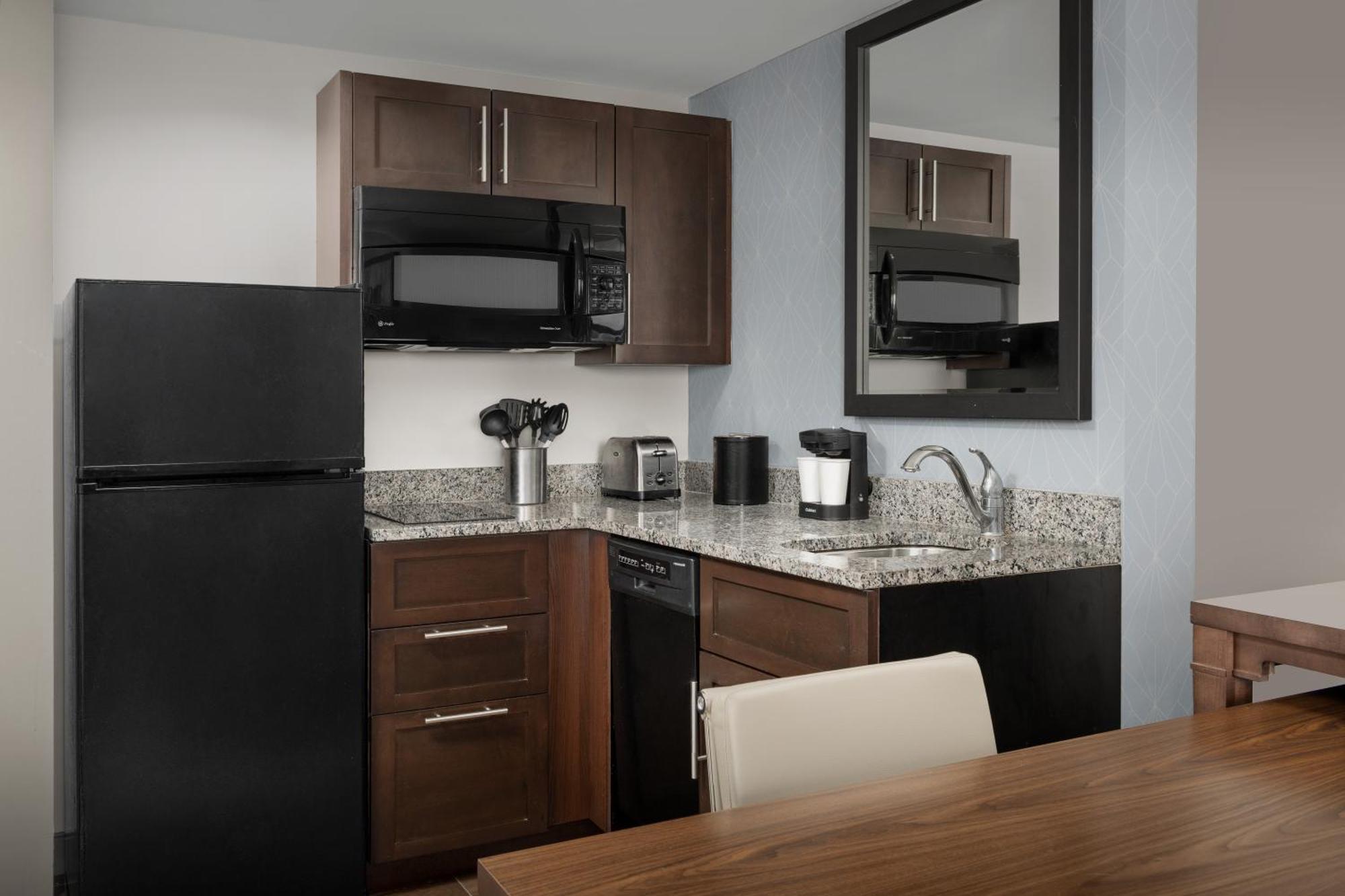 Embassy Suites Springfield Bilik gambar